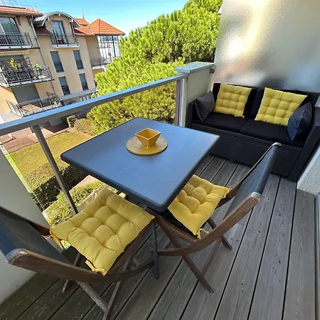 Port 100 M De La Apartment *