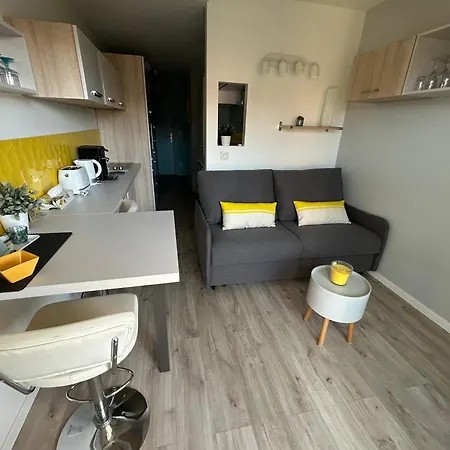 Apartment Port 100 M De La