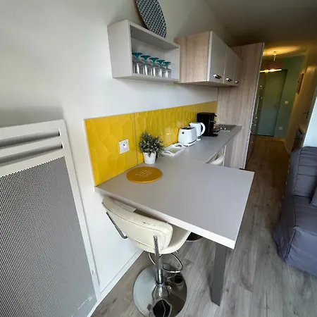 Apartment Port 100 M De La *