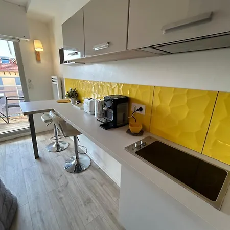 Port 100 M De La Apartment