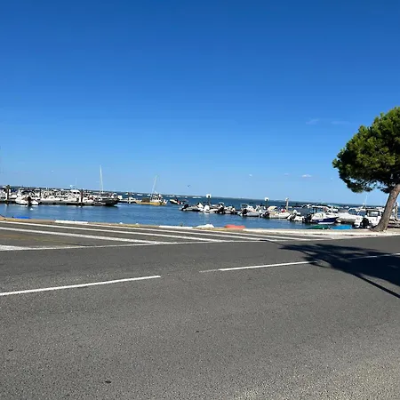 Apartment Port 100 M De La *