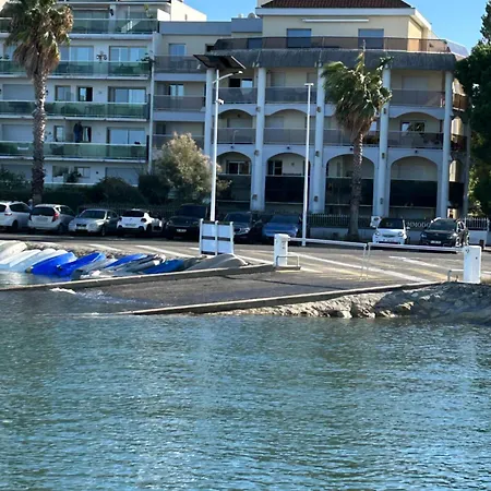 Apartment Port 100 M De La *